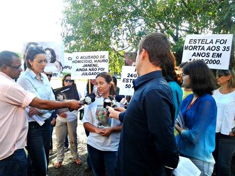 Manifestação pede que julgamento da morte da professora, que completa 15 anos, seja finalmente julgado Manifestação pede que julgamento da morte da professora, que completa 15 anos, seja finalmente julgado