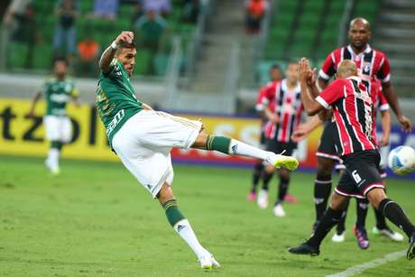 [Verdão Web] Rei dos clássicos, jogador revela proposta do São Paulo para deixar o Palmeiras