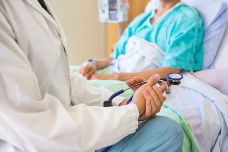 Em casos de cirurgia eletiva, ou seja, com data agendada, a operadora de saúde, de acordo com as regras previstas pela ANS, tem o prazo de até 21 dias úteis para autorizar e viabilizar a realização do atendimento Em casos de cirurgia eletiva, ou seja, com data agendada, a operadora de saúde, de acordo com as regras previstas pela ANS, tem o prazo de até 21 dias úteis para autorizar e viabilizar a realização do atendimento