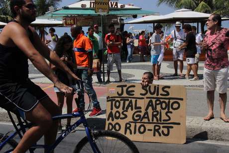 Garis protestaram neste domingo no Rio Garis protestaram neste domingo no Rio