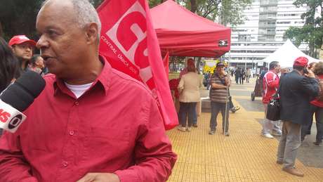 O presidente da CUT-SP, Adi dos Santos Lima, minimizou a baixa adesão ao protesto de hoje O presidente da CUT-SP, Adi dos Santos Lima, minimizou a baixa adesão ao protesto de hoje