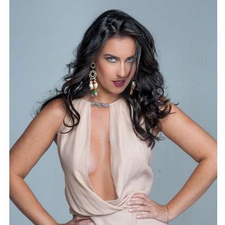 Larissa chama atenção por sua beleza diferenciada nas telinhas Larissa chama atenção por sua beleza diferenciada nas telinhas