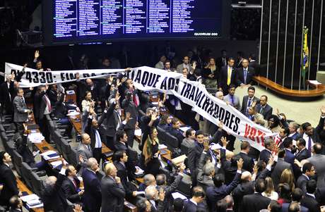 Projeto de lei foi aprovado por 324 votos a 137 <p>Projeto de lei foi aprovado por 324 votos a 137</p>