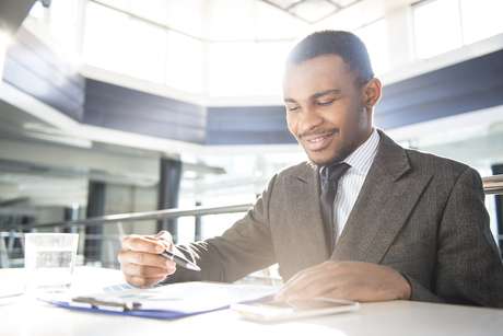 Mesmo com aumento maio, ganho dos negros ainda é inferior ao dos brancos de 2002 Mesmo com aumento maio, ganho dos negros ainda é inferior ao dos brancos de 2002