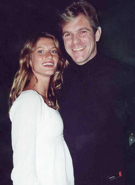 Gisele Bündchen e Dilson Stein durante evento de lançamento da linha de sandálias Grendene Gisele Bündchen Gisele Bündchen e Dilson Stein durante evento de lançamento da linha de sandálias Grendene Gisele Bündchen