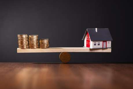 Uma solução é o prévio ajuste de que o comprador ficará responsável pela quitação integral do saldo financiado Uma solução é o prévio ajuste de que o comprador ficará responsável pela quitação integral do saldo financiado