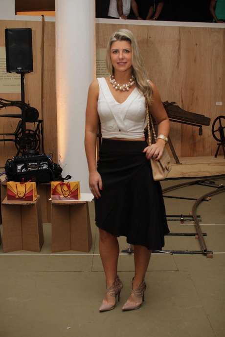 A apresentadora Iris Stefanelli chega ao Fashion Week para acompanhar o desfile de Lino Villaventura A apresentadora Iris Stefanelli chega ao Fashion Week para acompanhar o desfile de Lino Villaventura
