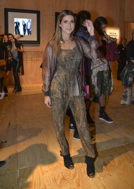 Atriz esteve no penúltimo dia de desfiles do SPFW Atriz esteve no penúltimo dia de desfiles do SPFW