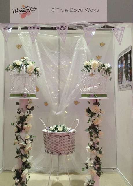 Aluguel de pombas brancas a partir de R$ 700,00 o par é uma das atrações da Wedding Fair 2015 em Londres <p>Aluguel de pombas brancas a partir de R$ 700,00 o par é uma das atrações da Wedding Fair 2015 em Londres</p><p> </p><p> </p>
