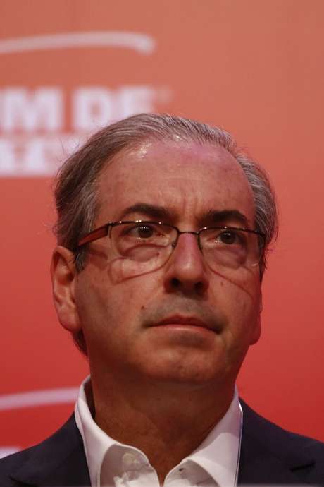 O presidente da Câmara, Eduardo Cunha (PMDB-RJ), disse que pedidos de impeachment precisam ser vistos com "cautela e muito cuidado" O presidente da Câmara, Eduardo Cunha (PMDB-RJ), disse que pedidos de impeachment precisam ser vistos com "cautela e muito cuidado"