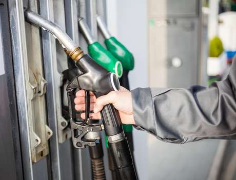 A semelhança entre os preços não significa necessariamente que está ocorrendo cartel, pode decorrer dos valores de compra e transporte do combustível, por exemplo A semelhança entre os preços não significa necessariamente que está ocorrendo cartel, pode decorrer dos valores de compra e transporte do combustível, por exemplo