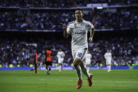 James abriu o placar em um chutaço de fora da área James abriu o placar em um chutaço de fora da área