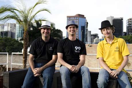 Os amigos Paulo Veras, Renato Freitas e Ariel Lambrecht uniram forças para criar o aplicativo 99Taxis Os amigos Paulo Veras, Renato Freitas e Ariel Lambrecht uniram forças para criar o aplicativo 99Taxis