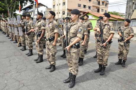 Realizar policiamento ostensivo fardado e atender e solucionar ocorrências são algumas das atribuições de um soldado Realizar policiamento ostensivo fardado e atender e solucionar ocorrências são algumas das atribuições de um soldado