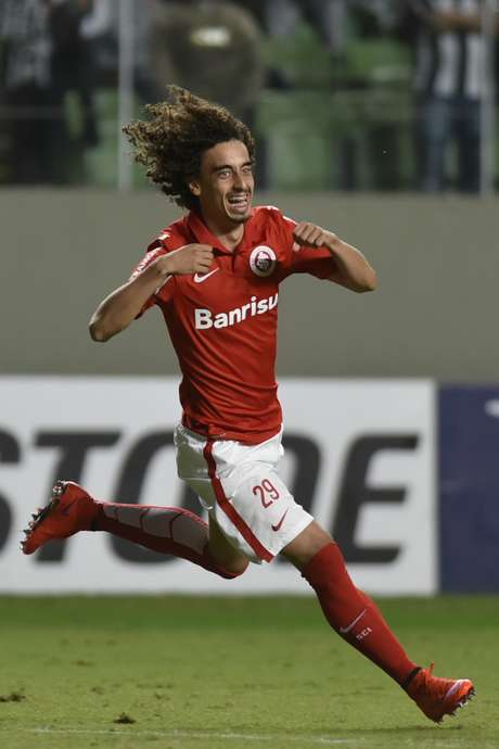 Valdivia tem grandes chances de ser titular na ponta esquerda Valdivia tem grandes chances de ser titular na ponta esquerda