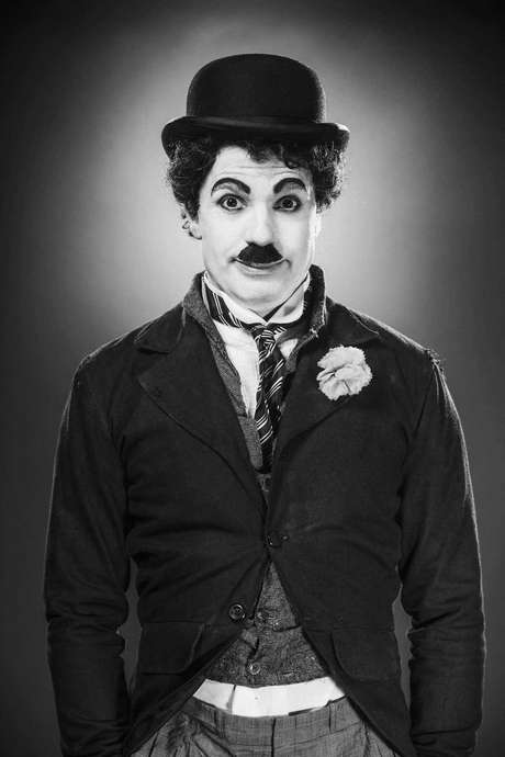 Jarbas Homem de Mello é Charles Chaplin em musical biográfico do artista que influenciou diversas linguagens artísticas Jarbas Homem de Mello é Charles Chaplin em musical biográfico do artista que influenciou diversas linguagens artísticas