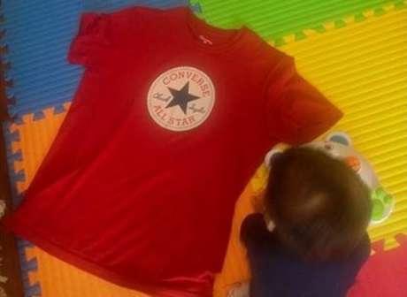 Camiseta vermelha usada por Guga Noblat no dia em que foi chamado de "comunista" Camiseta vermelha usada por Guga Noblat no dia em que foi chamado de "comunista"