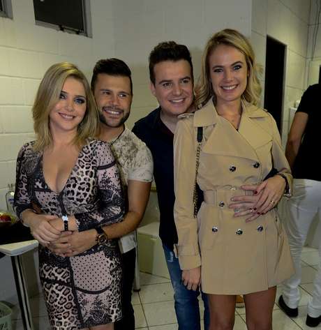 Marcos e Belutti com Lu Marchioto e Thais Pacholek, suas respectivas mulheres Marcos e Belutti com Lu Marchioto e Thais Pacholek, suas respectivas mulheres
