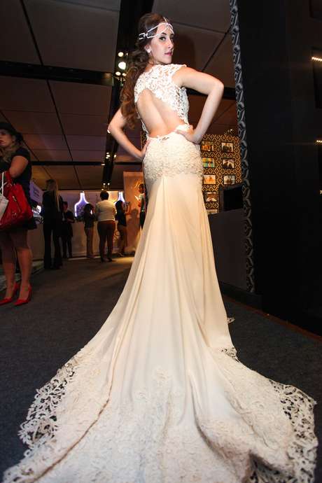 Desfiles de noiva e exposição de vestidos fazem parte da Casar 2015 Desfiles de noiva e exposição de vestidos fazem parte da Casar 2015