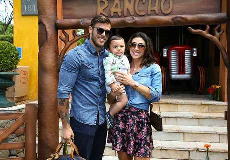 Jaque Khury com o filho Gael, e o marido, Rafael Melo Jaque Khury com o filho Gael, e o marido, Rafael Melo