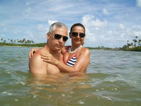 Depois de ter casado cedo, tido dois filhos e se divorciado, Cláudia Madalena conheceu Paulo Roberto, o seu namorado há exatos 23 anos, em um baile de Carnaval Depois de ter casado cedo, tido dois filhos e se divorciado, Cláudia Madalena conheceu Paulo Roberto, o seu namorado há exatos 23 anos, em um baile de Carnaval