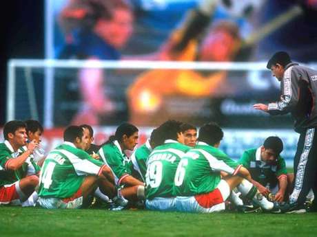Mexsport México perdió 2-1 ante Canadá en los Cuartos de Final de la Copa Oro de 2000, pese a adelantarse en el marcador con gol de Ramón Ramírez, pero Corazzin igualó el partido para irse a tiempo extra, donde Hastings logró el gol de oro para los canadienses, equipo que a la postre fue el campeón. Lapuente era nuevamente el estratega nacional.