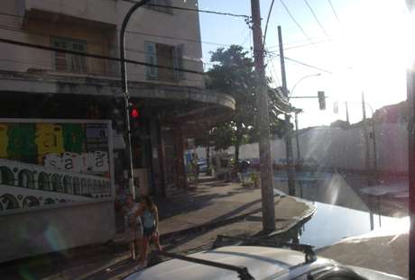Moradores dizem que o problema está sem solução definitiva "há anos" Moradores dizem que o problema está sem solução definitiva "há anos"