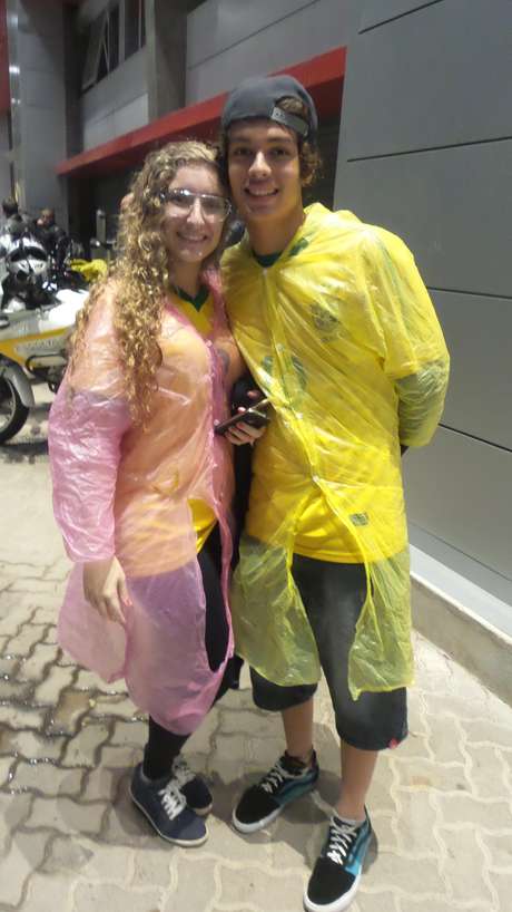 Chuva atrapalhou noite para alguns torcedores Chuva atrapalhou noite para alguns torcedores