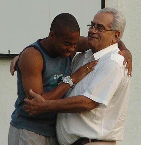 Depois de encerrar a carreira no clube, Zito seguiu na Vila Belmiro como técnico das categorias de base Depois de encerrar a carreira no clube, Zito seguiu na Vila Belmiro como técnico das categorias de base