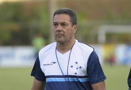 Luxemburgo orienta treino tático e Mayke é novidade para pegar a Chape