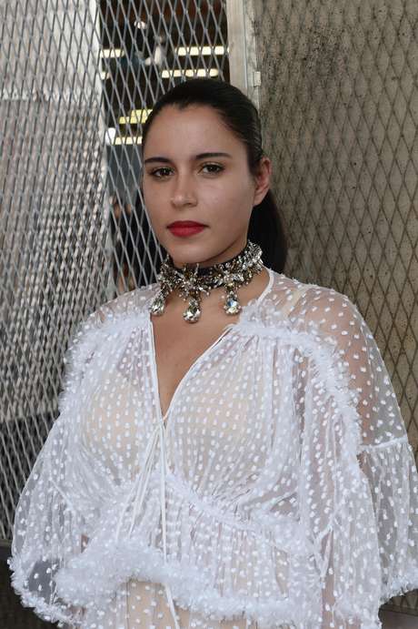 A brasileira Marina Morena, filha de criação do cantor Gilberto Gil, esteve no desfile A brasileira Marina Morena, filha de criação do cantor Gilberto Gil, esteve no desfile
