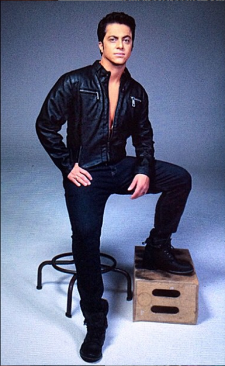 Thammy durante sessão de fotos para capa de seu livro 'Nadando Contra a Corrente', na tarde desta sexta-feira (26), é comparada a Elvis Presley por internautas Thammy durante sessão de fotos para capa de seu livro 'Nadando Contra a Corrente', na tarde desta sexta-feira (26), é comparada a Elvis Presley por internautas