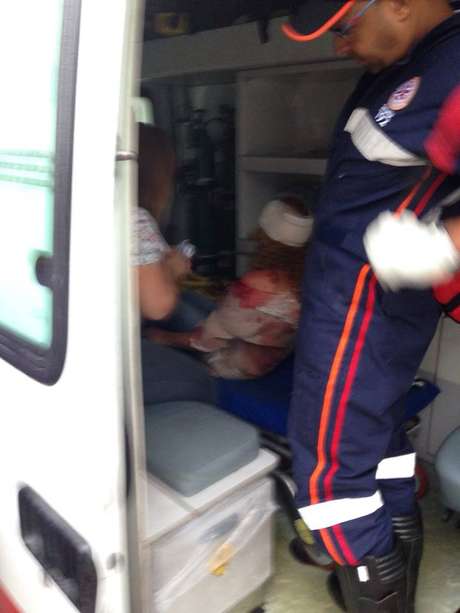 Carla Valéria estava com muito sangue na roupa quando foi resgatada pelo Samu Carla Valéria estava com muito sangue na roupa quando foi resgatada pelo Samu