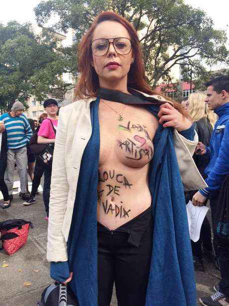 Ao grito de “vem para a rua contra o machismo”, mulheres curitibanas promoveram no final da manhã deste sábado Ao grito de “vem para a rua contra o machismo”, mulheres curitibanas promoveram no final da manhã deste sábado