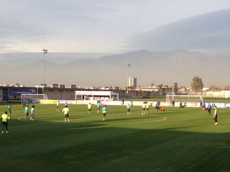 Vista do treino da sele&ccedil;&atilde;o brasileira em Santiago: recomenda&ccedil;&atilde;o para que n&atilde;o se fizesse atividades ao ar livre, pero...