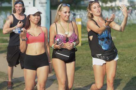 Nesse sábado, milhares de jovens se reuniram nos arredores do Pan Am Park, mas não para assistir aos jogos, e sim para acompanhar a apresentação de Jack U (Skrillex e Diplo), Zed's Dead e outros nomes da música eletrônica no festival Fullflex Express, realizado na TD Echo Beach. Nesse sábado, milhares de jovens se reuniram nos arredores do Pan Am Park, mas não para assistir aos jogos, e sim para acompanhar a apresentação de Jack U (Skrillex e Diplo), Zed's Dead e outros nomes da música eletrônica no festival Fullflex Express, realizado na TD Echo Beach.