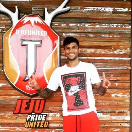 Ciro assina com o Jeju United Ciro assina com o Jeju United