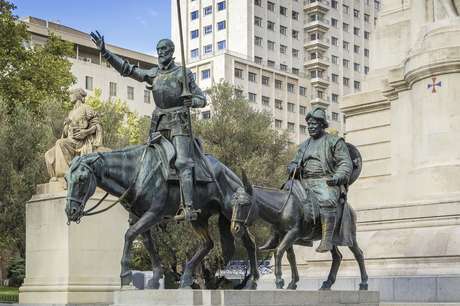 Principais personagens da obra de Cervantes, Dom Quixote e Sancho Pança têm estátua em Madri, capital espanhola Principais personagens da obra de Cervantes, Dom Quixote e Sancho Pança têm estátua em Madri, capital espanhola