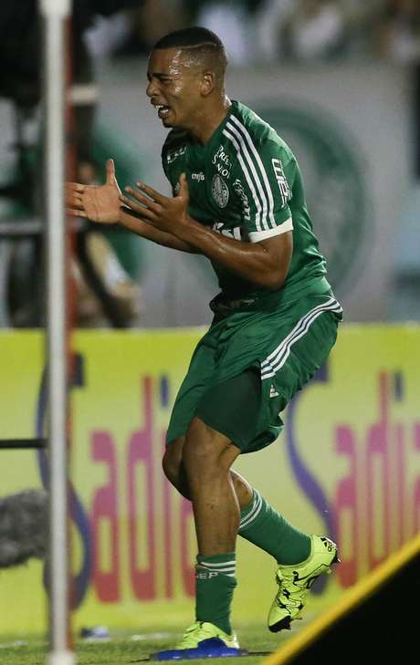 Gabriel Jesus marcou seu primeiro gol como profissional na vitória contra o ASA Gabriel Jesus marcou seu primeiro gol como profissional na vitória contra o ASA