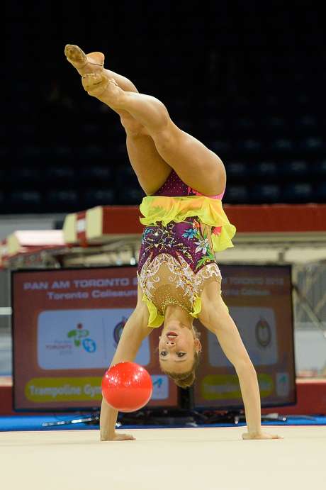 Atletas da ginástica rítmica se apresentaram nesta sexta-feira no Toronto Coliseum nos Jogos Pan-Americanos 2015 Atletas da ginástica rítmica se apresentaram nesta sexta-feira no Toronto Coliseum nos Jogos Pan-Americanos 2015