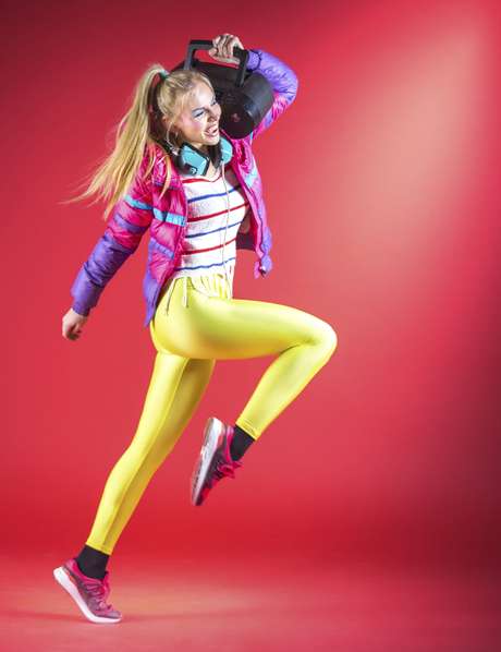Calças legging coloridas eram uma moda quase que obrigatória nos anos 80