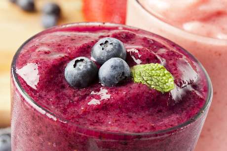 Para beber no café da manhã, opte por iogurtes, café com leite ou chocolate, chás, frutas em formas de suco ou vitaminas Para beber no café da manhã, opte por iogurtes, café com leite ou chocolate, chás, frutas em formas de suco ou vitaminas