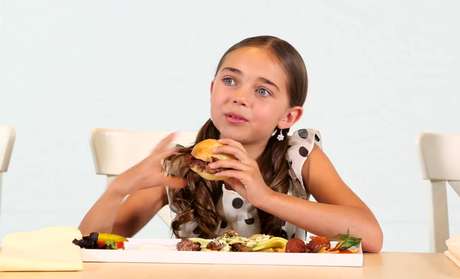 People Eating Dog Food Without Knowing – Freshpet/Youtube / Reprodução