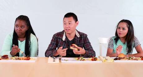 People Eating Dog Food Without Knowing – Freshpet/Youtube / Reprodução