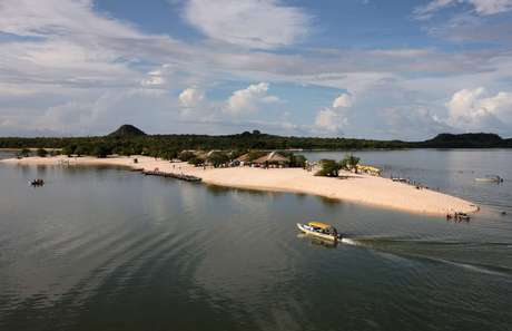 Praias, como as de Alter do Chão, são visitadas durante as viagens Praias, como as de Alter do Chão, são visitadas durante as viagens