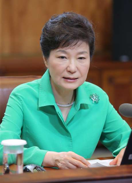 Park Geun-Hye afirmou que Seul não vai desativar os alto-falantes que difundem propaganda na fronteira com a Coreia do Norte Park Geun-Hye afirmou que Seul não vai desativar os alto-falantes que difundem propaganda na fronteira com a Coreia do Norte