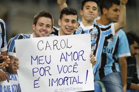 Arena Grêmio foi palco também de declaração de amor nas arquibancadas Arena Grêmio foi palco também de declaração de amor nas arquibancadas