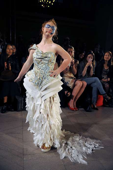 A australiana Madeline Stuart com síndrome de Down estreou na Semana de Moda de Nova York no desfile da grife Hendrick Vermeulen A australiana Madeline Stuart com síndrome de Down estreou na Semana de Moda de Nova York no desfile da grife Hendrick Vermeulen