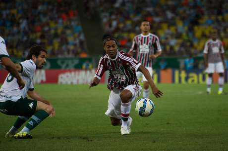 Ronaldinho parece mesmo estar sem moral: vaiado antes do início da partida e substituído no intervalo Ronaldinho parece mesmo estar sem moral: vaiado antes do início da partida e substituído no intervalo