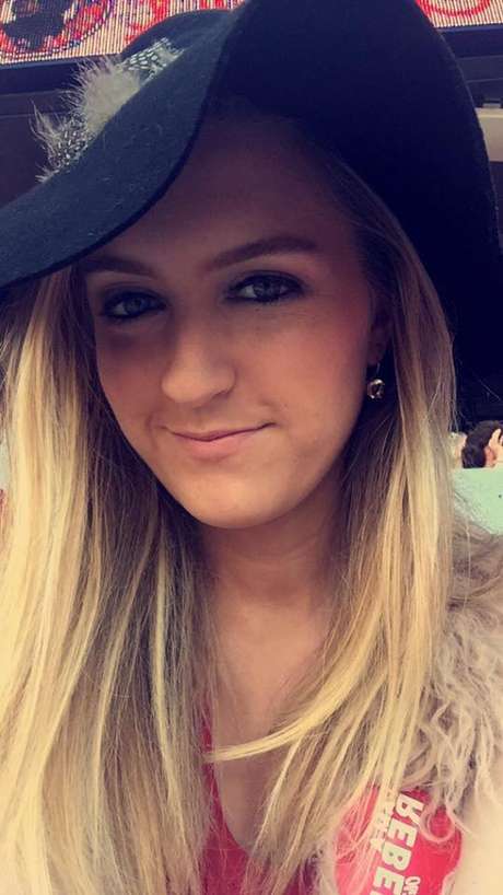 Atualmente, Elisabeth Long tem 19 anos, estuda na Universidade do Mississippi Atualmente, Elisabeth Long tem 19 anos, estuda na Universidade do Mississippi